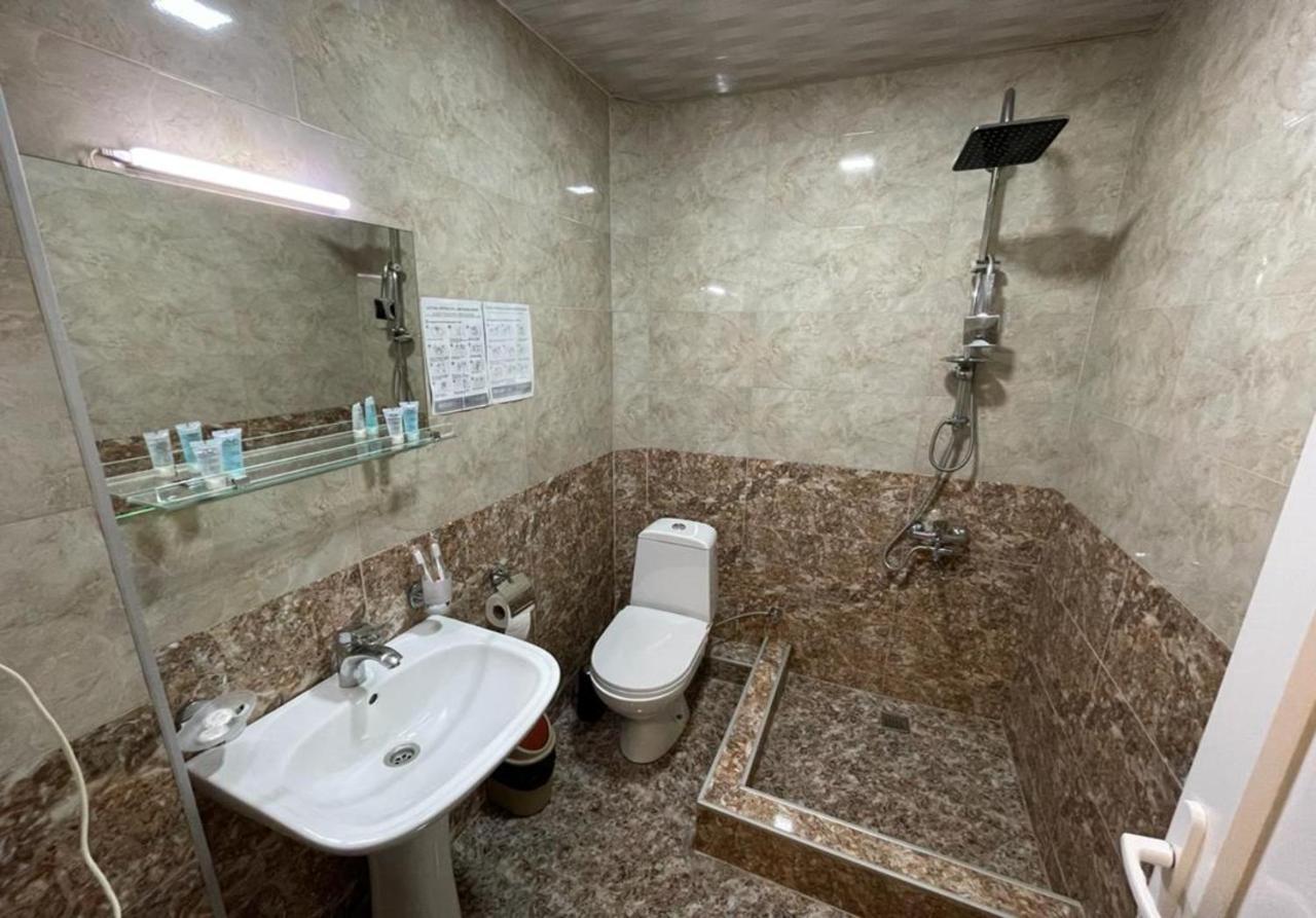 Hotel Grand Tbilisi Exteriör bild